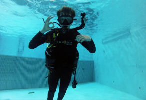 Discover Scuba Diving in the Pool 2